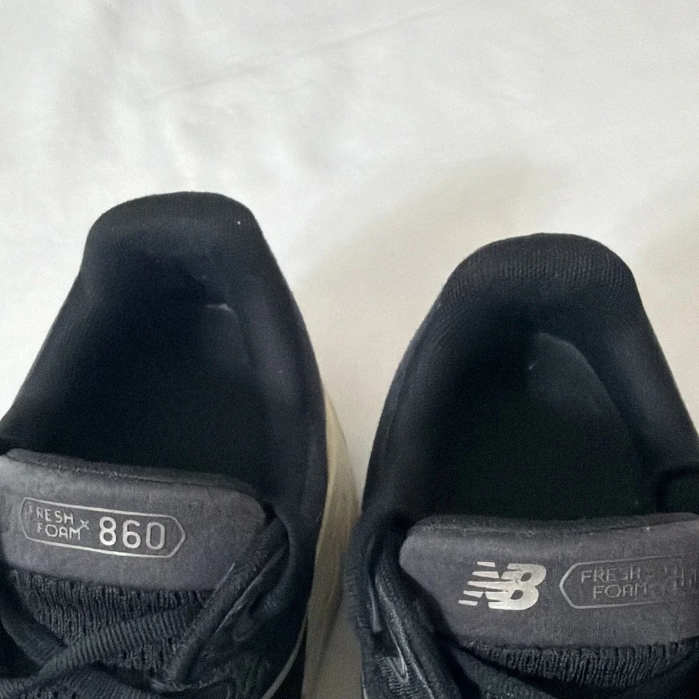 New Balance 860 Men's Black‎ and White Athletic Shoes size 12.5 D Comfy Gym Shoe